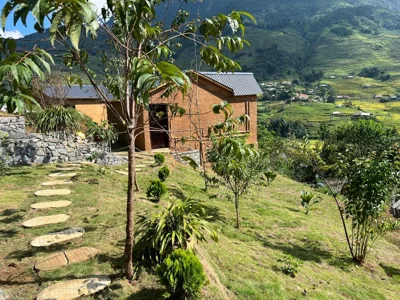 带阳台的家庭套房 — Hmong house Sapa